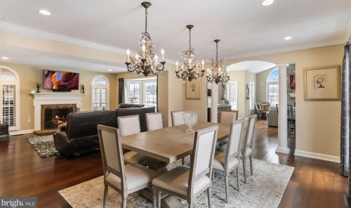 19840 Meredith Dr, Rockville MD 20855-2426 exterior