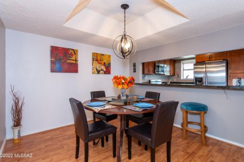 7833 Calle De La Aldea, Tucson, AZ 85704-3200