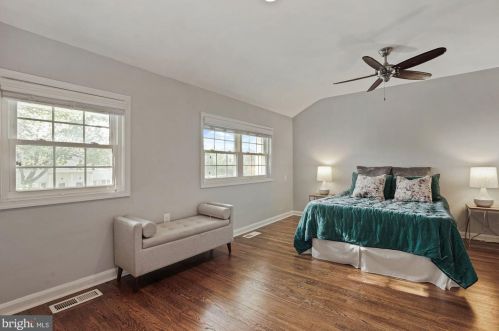 2216 Dearing St, Alexandria VA 22302-1804 exterior