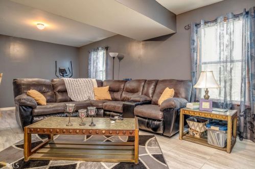 5962 Wellborn Trl, Lithonia GA 30058-8304 exterior