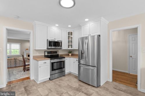 5806 Tudor Ln, Rockville MD 20852-2852 exterior