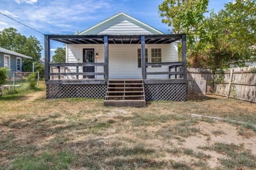 504 Monterey St, Denison TX 75021-6464 exterior