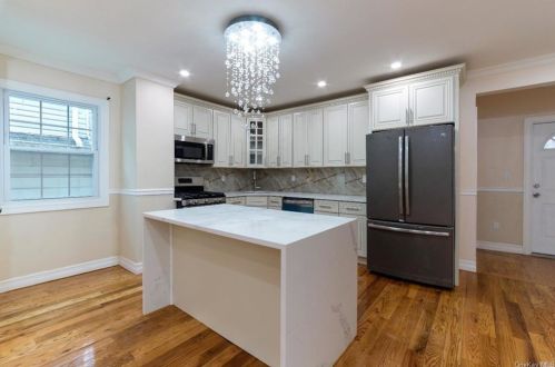 430 Swinton Ave, Bronx NY  10465-2915 exterior