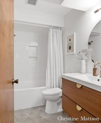 1233 Kreiser Ter, Grand Rapids MI 49506-4082 exterior