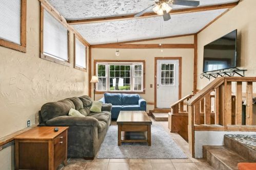 35 Ivernia Rd, Worcester MA 01606-1423 exterior