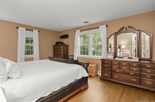 75 Nursery St, Norwalk CT 06850-1707 exterior