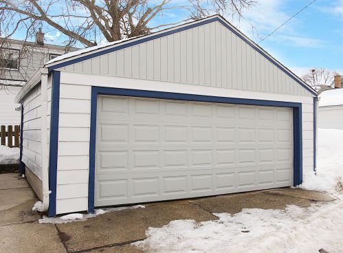 1638 Howard Ave, Milwaukee WI 53221-1928 exterior