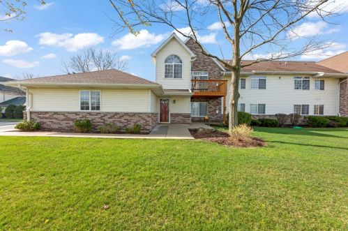 4790 Maple Leaf Cir, Milwaukee, WI 53220-2781