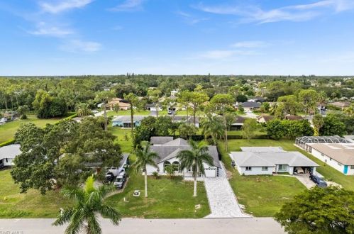 238 Willowick Dr, Naples FL 34110-1342 exterior