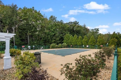 24 Chablis Ter, Concord NH  03303-1059 exterior