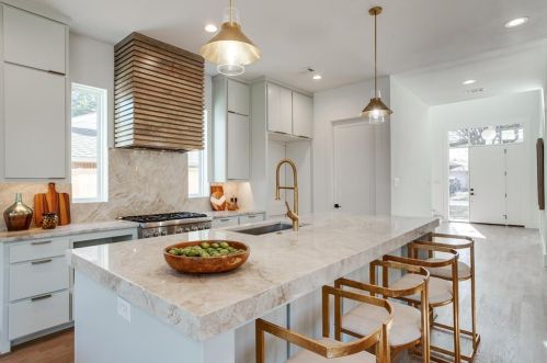 6811 Blessing Dr, Dallas TX 75214-2547 exterior