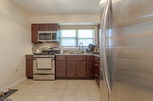 24 Woodedge Ave, Edison NJ exterior