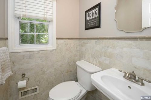 5 Middletown Rd, Montvale NJ  07645-2413 exterior