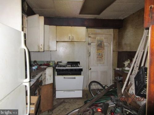 2419 Carlisle St, Philadelphia PA 19132-4018 exterior