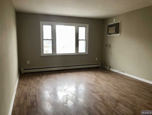 24 Maple St, Outwater NJ 07026-2908 exterior