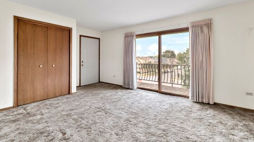 6307 Nashville Ave, Chicago, IL 60638-4963