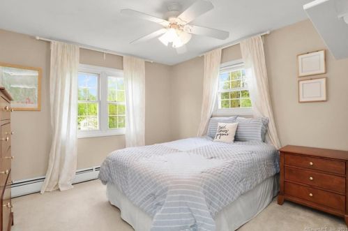 10 Ledgewood Dr, Norwalk CT 06850-1821 exterior