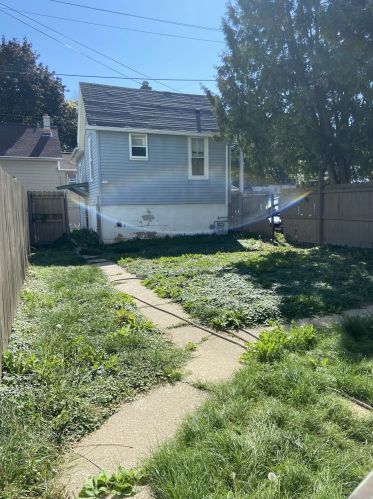 913 Maple St, Milwaukee WI 53204-3527 exterior