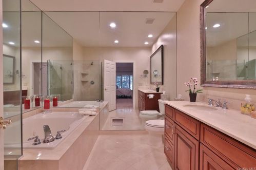 17 Caruso Pl, Armonk NY 10504-1366 exterior