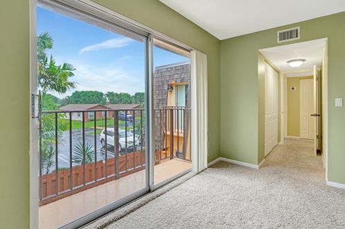 542 27 Way, Boynton Beach FL 33435-7916 exterior