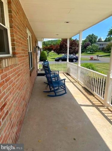 1303 Woodmere Dr, Pottstown, PA 19464-2725