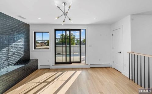 380 Lincoln Ave, Cliffside Park NJ 07010-1822 exterior