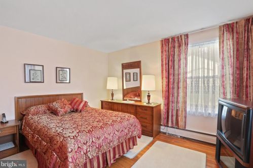 678 Allison Rd, Huntingdon Valley PA 19006-2905 exterior