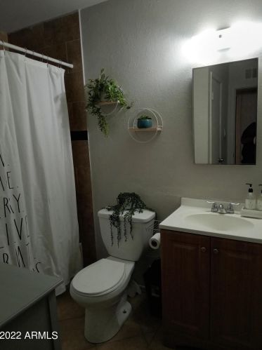 6202 Clarendon Ave, Phoenix AZ 85033-4124 exterior