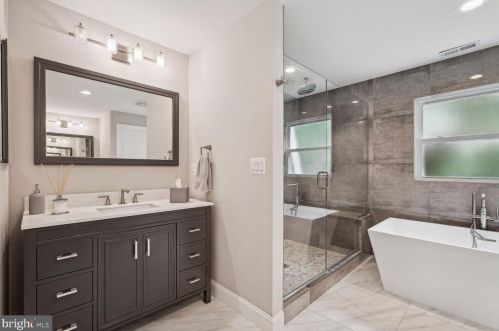 8819 Victory Ln, Rockville MD 20854-3643 exterior