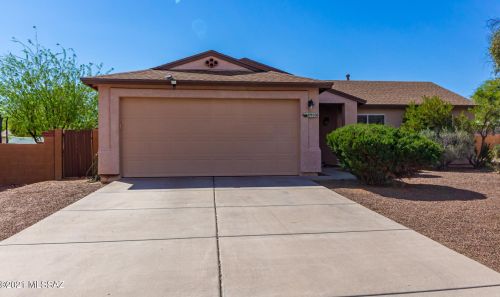 8900 Apache Well Pl, Tucson, AZ 85730-5754