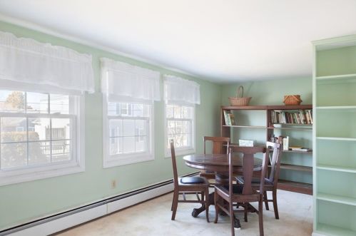 65 Phelps Rd, Middletown RI 02842-5448 exterior