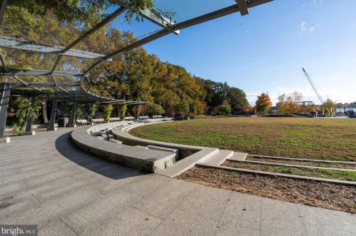 525 Water St, Washington DC  20024 exterior