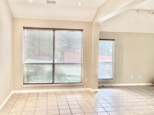 4300 Canyon Glen Cir, Austin TX  78732-2189 exterior