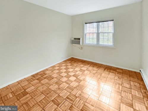 1418 Martha Custis Dr, Alexandria VA 22302-2028 exterior