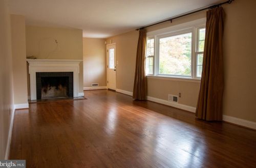 10701 Rock Run Dr, Rockville MD  20854-1747 exterior