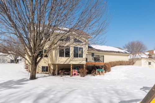 799 Ashley Dr, Chaska MN 55318-1540 exterior