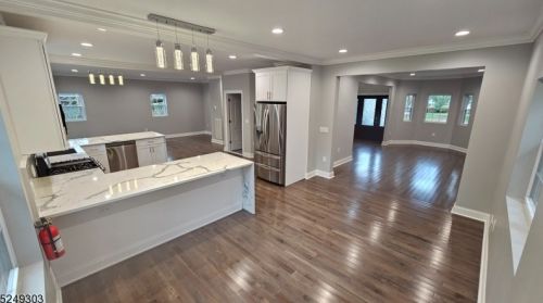 18 Old Stirling Rd, Warren NJ  07059-5810 exterior