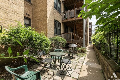 2719 Wellington Ave, Chicago IL  60618-7822 exterior