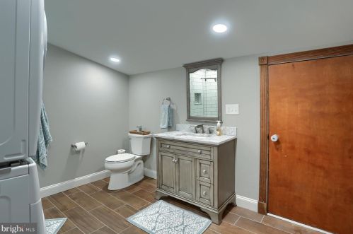 302 2nd St, Hummelstown PA  17036-1709 exterior