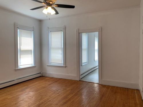 2 Freeland St, Worcester, MA 01603-2603