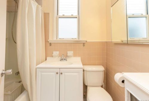 1842 Holland Ave, Bronx NY 10467-8709 exterior