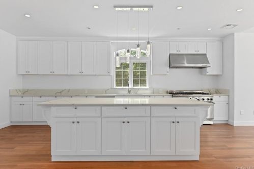 100 Whippoorwill Rd, Armonk NY  10504-1463 exterior