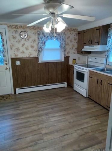 56 Cottage St, Killingly CT 06239-3026 exterior