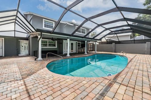 8201 Kirkwood Dr, Tampa FL  33634-2238 exterior