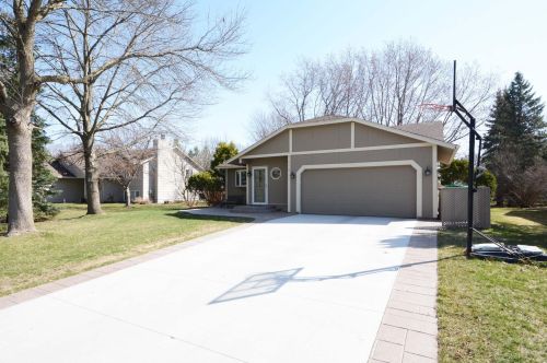 5678 Deer Trail Pt, Saint Paul, MN 55126-2750