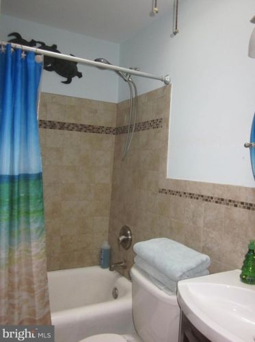 6218 Erdrick St, Philadelphia PA 19135-3504 exterior