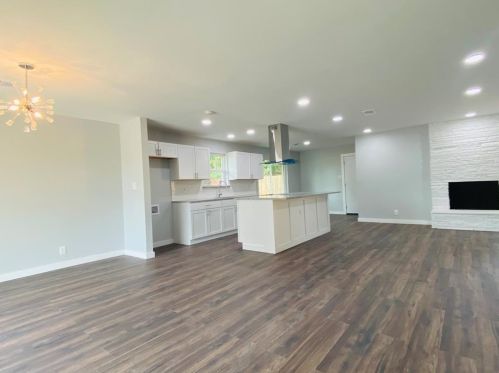 2507 Club Manor Dr, Dallas, TX 75237-2703