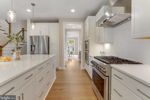 920 Darton Dr, Alexandria VA 22308-2021 exterior