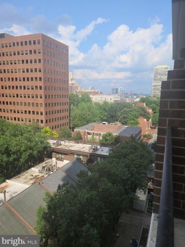 233 6th St, Philadelphia PA 19106-3768 exterior