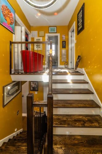 7350 Bennett Ave, Chicago IL 60649-4621 exterior